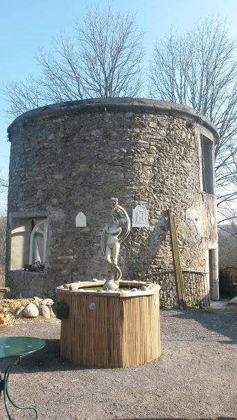 La Tour Avant Travaux Avec le Bassin aquatique et sa Vénus